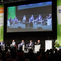 Gesprächsrunde mit Henning Quanz, Moderator, Dipl.-Ing. (FH) Ingo Pfefferkorn, Kongresspräsident, David Constantine, Präsident der ISPO, Prof. Dr. med. Thomas Wirth, Kongresspräsident, Martin Buhl-Wagner, Geschäftsführer der Leipziger Messe, und Alf Reuter, Präsident des Bundesinnungsverbands für Orthopädie-Technik.