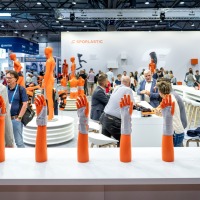 A table with six hand models showing different wrist supports.